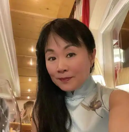 50岁北京大妈,携两任前夫的子女,三婚嫁60岁德国富商,直呼真爱
