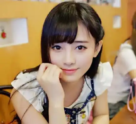 鞠婧祎早年证件照曝光,青涩纯情邻家小妹,网友别人的同学
