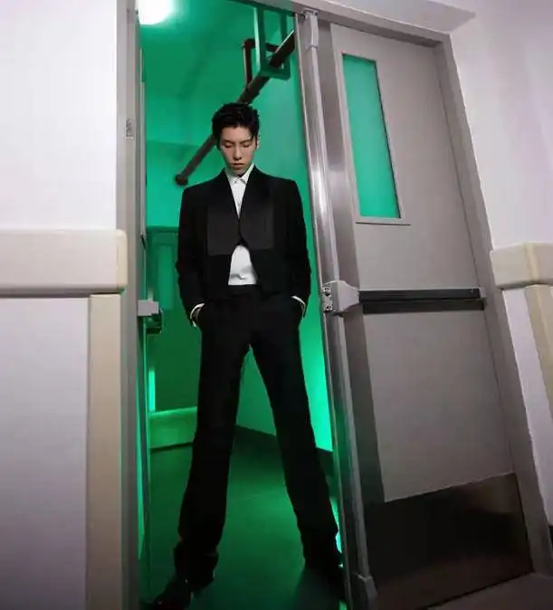 红毯上的百分九少年撕漫男蔡徐坤,贵气林彦俊,王子异开场帅炸
