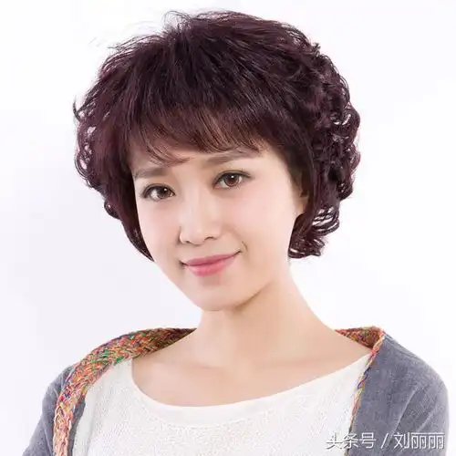 30岁,40岁,50岁女性发型就选这几款,时尚优雅气质好
