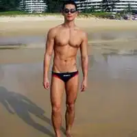 泳池帅哥肌肉男微信头像微信头像图片大全
