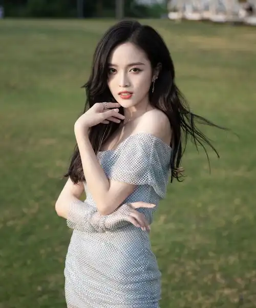 连小学生都不如,被央媒批评德不配位,这些文盲明星凭什么走红
