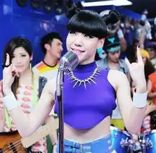 吴莫愁制服诱惑扮麻辣教官秀紧实大腿
