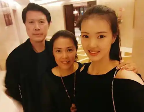 泪目张常宁哀悼亡父爸爸放心家里一切都好我会照顾您爱的所有
