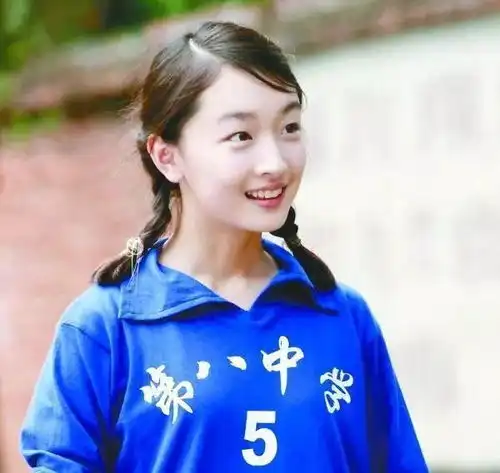 baby郭碧婷李小冉,终于get了周冬雨无毛孔的牛奶肌
