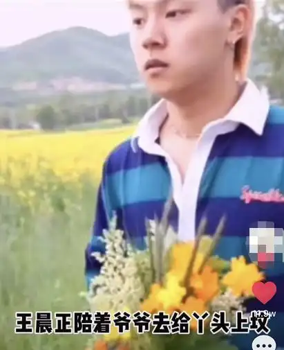 变形计14年,与爷爷相依为命的丫头去世了,富二代做法暖人心
