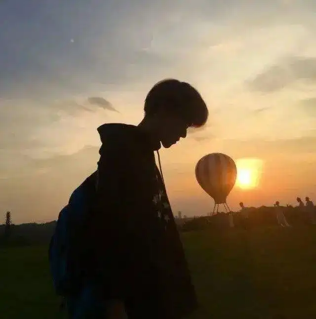 头像在依赖前抽离是唯一能给自己的安全感
