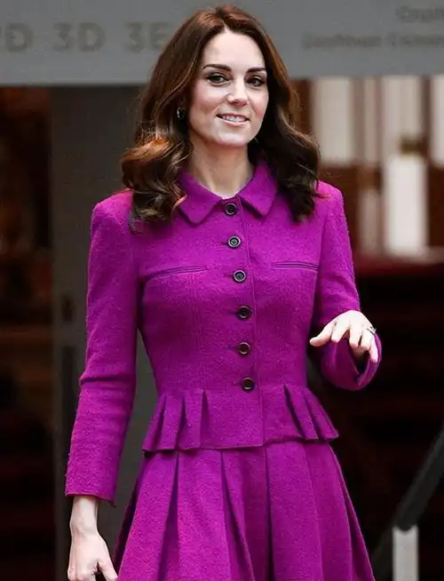 紫色裙子的差距戴安娜风情万种,凯特精致优雅,梅根却滑稽不堪
