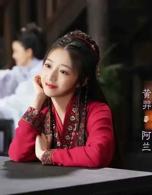 出道6年默默无闻,与凤行因少女感出圈,可盐可甜惊艳众人
