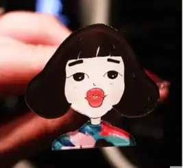 求问卡通红唇女孩图片的名字,或者作者微博名
