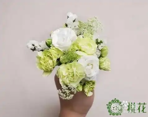 美过初恋的迷你花束插花教程
