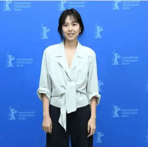 没有一件白衬衫解决不了的事情,穿出不同气质,氛围美十足
