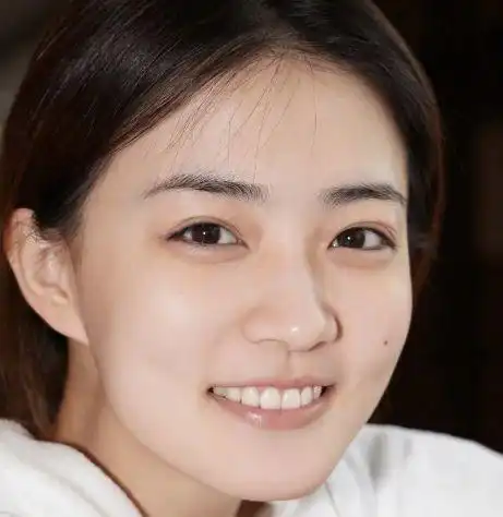 女星这么玩素颜周迅基本都素颜,舒淇没事就素颜,她化妆不如素颜
