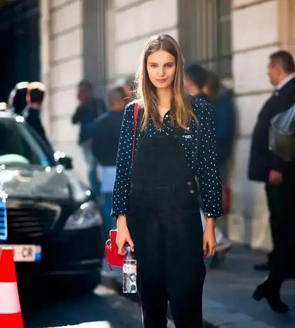 想减龄还不好说,初恋裤是从内而外的高级,随便穿都很有型
