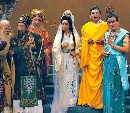 出演西游记,头像印在冥币上,被路人跪拜,这三位演员太难了
