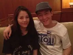 陈冠希与女友街头吵架比中指海量罕见私照曝光
