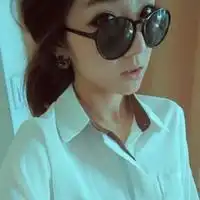 qq头像黑色墨镜女生
