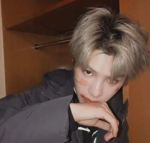 头像好想收藏一些文案,可你们句句不离爱情
