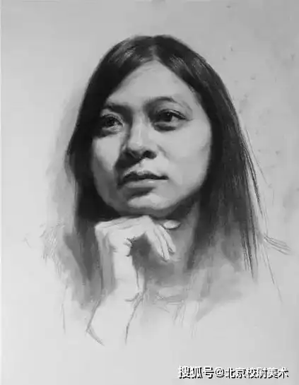 校尉美术多角度女青年素描头像步骤示范图解
