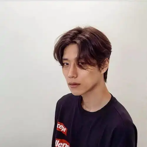 留这几款发型的男生好帅
