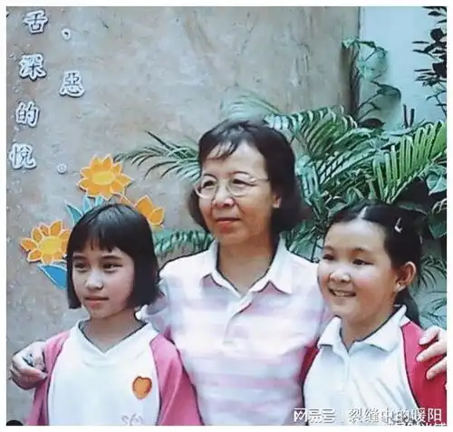 蓝琼缨和何超莲同一天上热搜,一人去世,一人却被骂
