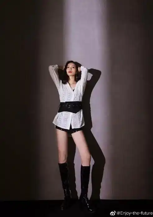 中国最美体育老师火爆全网,身材堪比健身模特,网友直呼想上课
