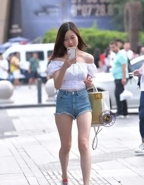 女生们都应该拥有一件瑜伽裤,不乏时髦感,更加雅致
