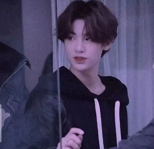 头像黄明昊头像高清
