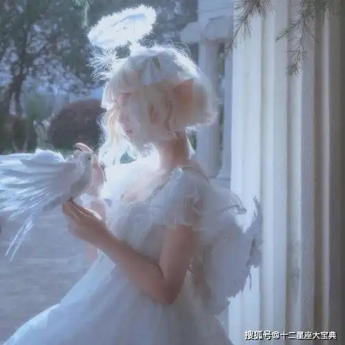 不粘人,但却让男人欲罢不能的星座女
