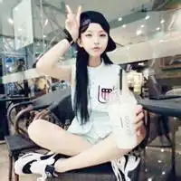 出众盘腿美女头像张扬又出众的美女
