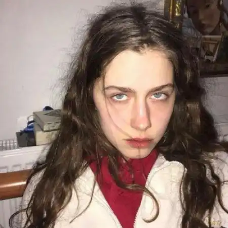 欧美女头像霸气高冷图片,孤独的你变的冷酷了
