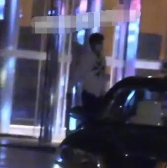 王宝强叶璇原是闺蜜包厢深夜打牌,不拘小节
