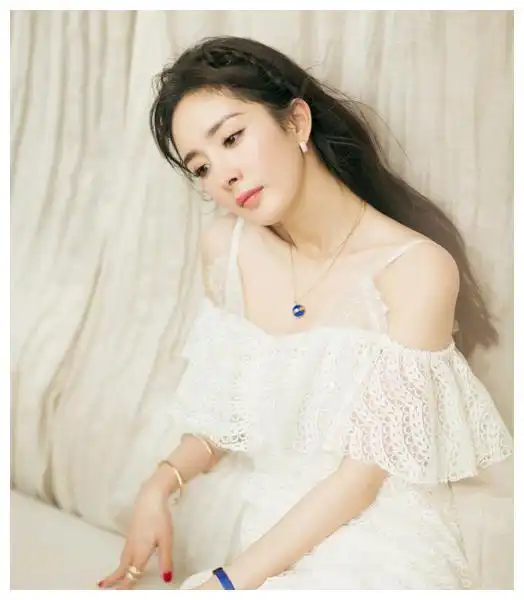 千秋无绝色,悦目是佳人大幂幂
