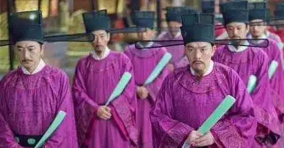 大臣上朝,唐朝坐,宋朝站,清朝跪,文化是倒退还是进步了
