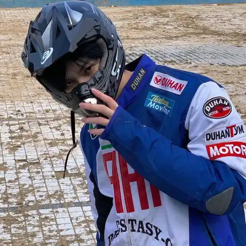 小众温柔男生头像
