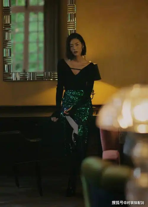 31岁时尚女神刘雯,今穿格纹西装配牛仔裤,私服照拍出大片感
