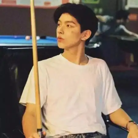 小清新文艺男头一缕阳光把梦想照亮
