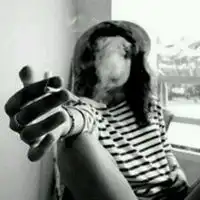 女生头像冷酷黑色系真人吸烟冷酷黑色女生头像
