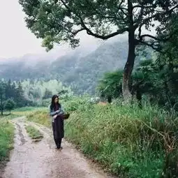 85后小夫妻一见钟情,花4万8改造破农宅,隐居山水男耕女织,神仙生活羡煞旁人
