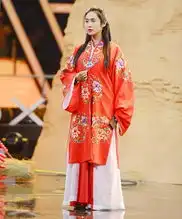 五一朱茵携手至尊宝亮相横店我又相信爱情了
