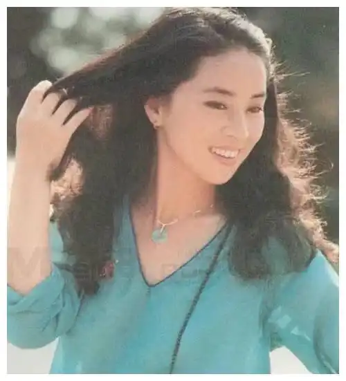 退出林凤娇全资持股公司,否认婚变,苦等成龙39年的她,值得吗
