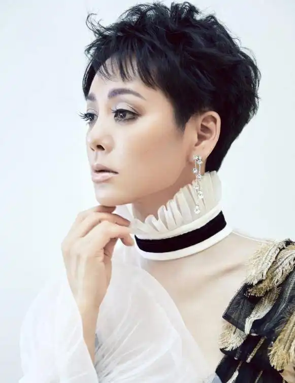 浪姐团名来了,张雨绮海报站位却引争议,宁静迟迟不换头像
