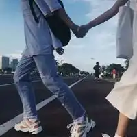 qq头像情侣背影牵手情侣牵手唯美背影qq头像一对

