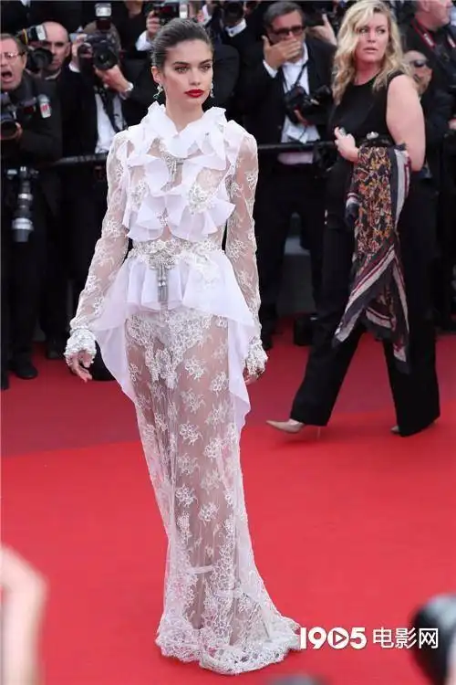 清凉一夏风情万种重温戛纳电影节最美红毯
