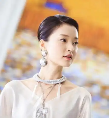 能把范冰冰比下去的除了张梓琳,还有一个禁欲脸杜鹃
