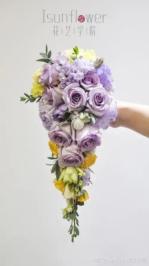 isunflower花艺学院水滴形手捧花作品欣赏
