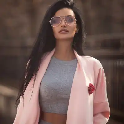 超撩女生头像,欧美带墨镜酷酷的美女
