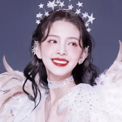 喜欢的人很优秀,想去的地方还很远,适合女孩子发的温柔文案
