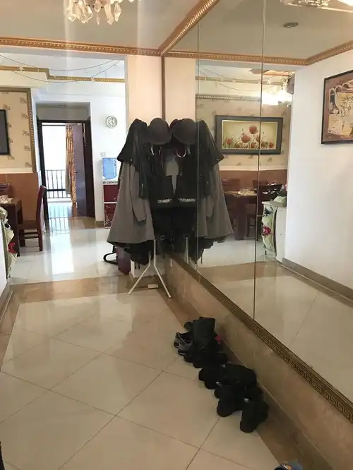 太古汇对面豪装房求室友
