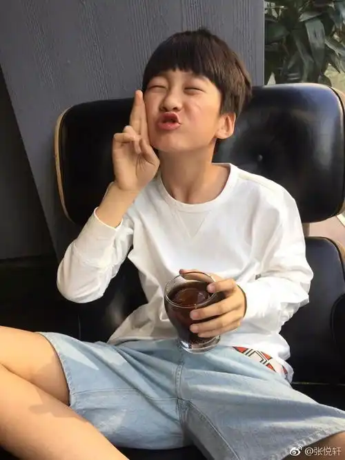 公然基因遗传才是霸道看完10岁每天,再看看张亮妻子就晓得了
